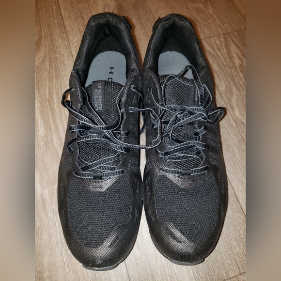 Men's size 10.5 under armour shoes black - Picture 2 of 4